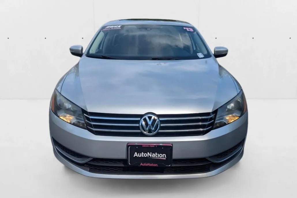 2013 Volkswagen Passat SE photo 1