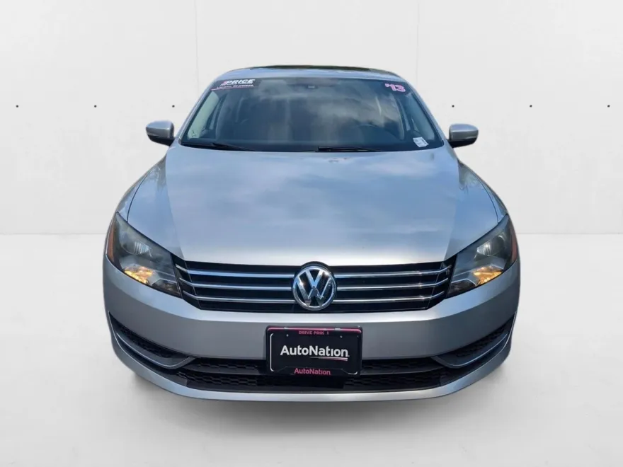 2013 Volkswagen Passat SE photo 1