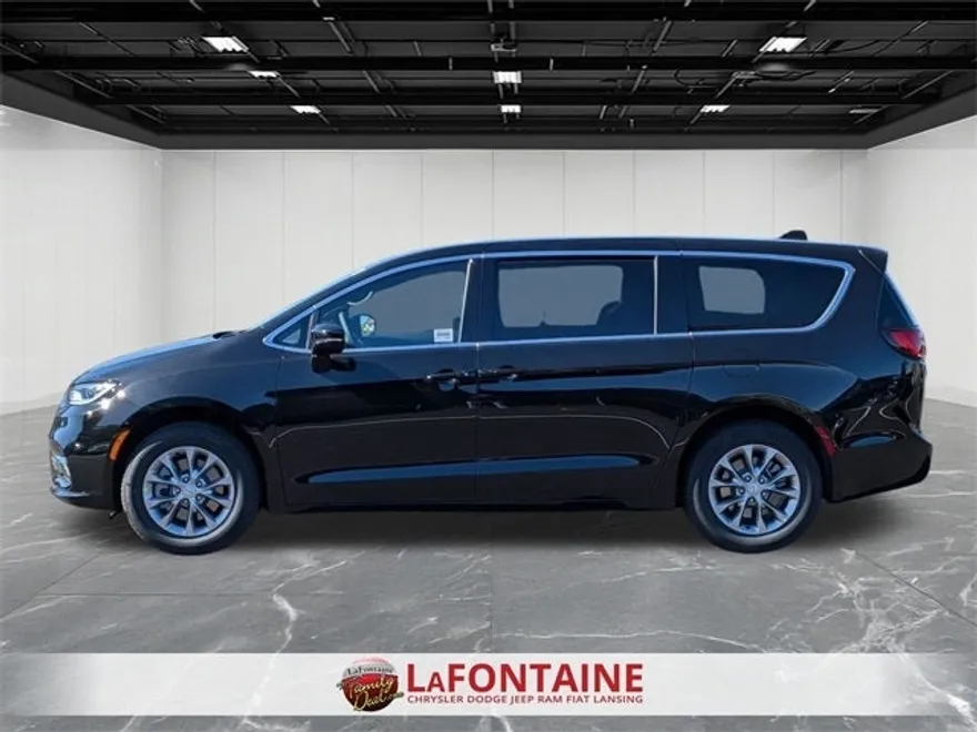 2026 Chrysler Pacifica photo 1