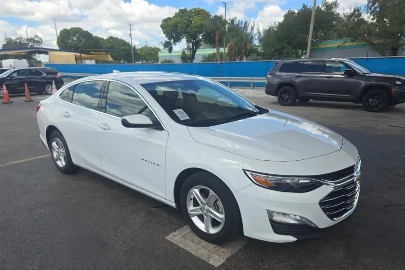 2024 Chevrolet Malibu 1LT photo 1