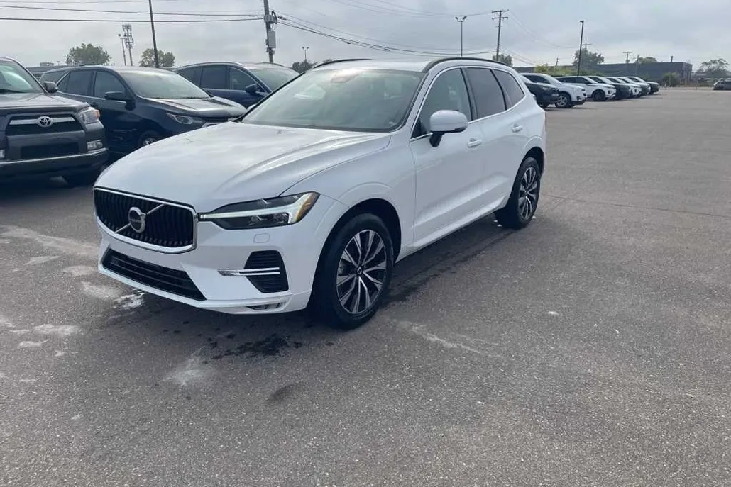 2023 Volvo XC60 B5 Core photo 1