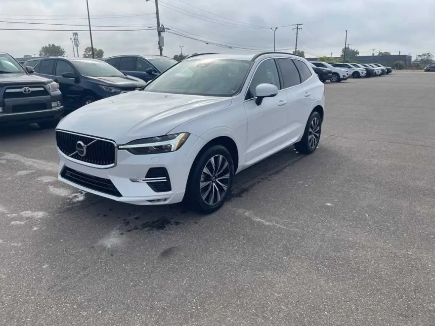 2023 Volvo XC60 B5 Core photo 1