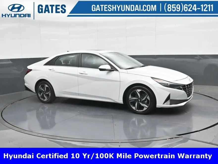 2022 Hyundai Elantra SEL photo 1