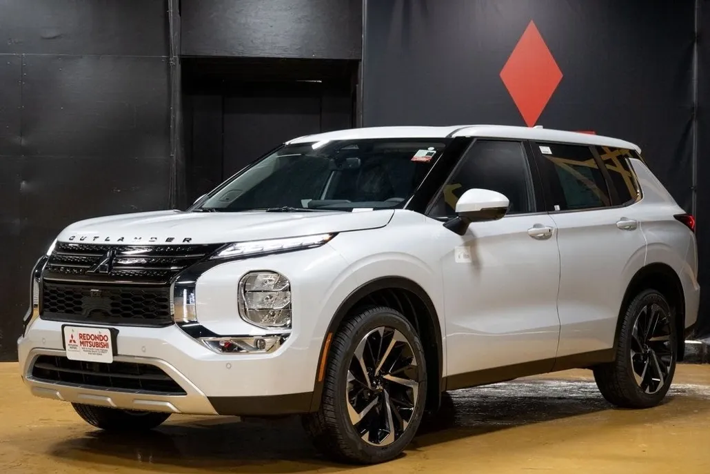 2025 Mitsubishi Outlander PHEV SE photo 1