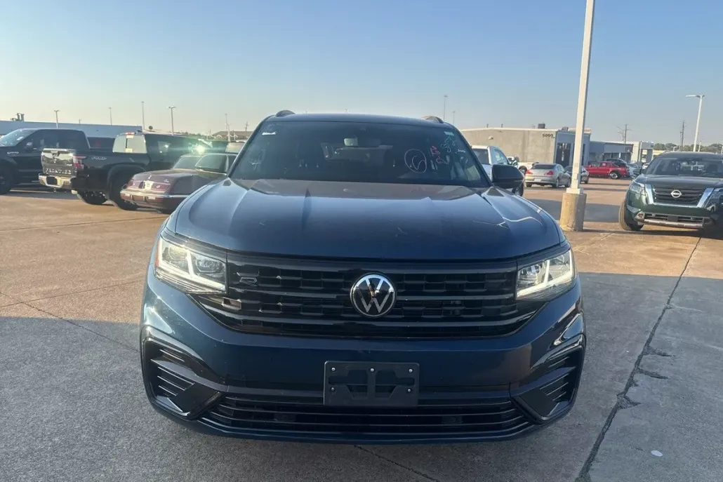 2023 Volkswagen Atlas Cross Sport SEL R-Line photo 1