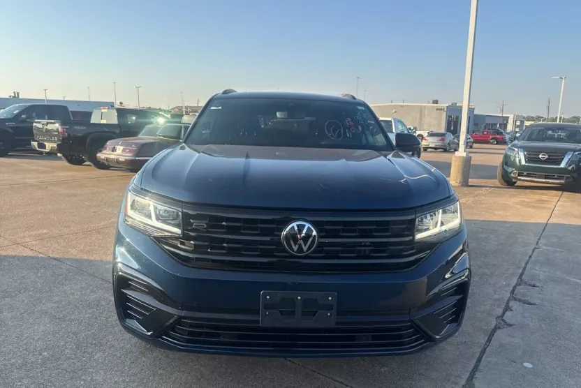2023 Volkswagen Atlas Cross Sport SEL R-Line photo 1