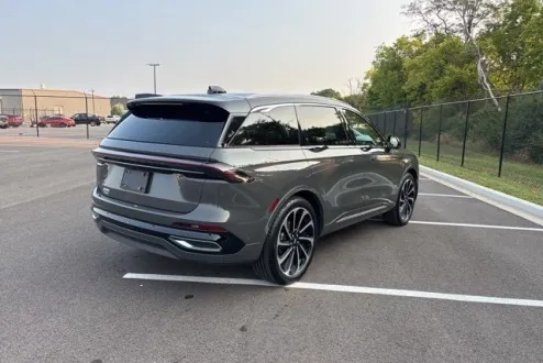 2024 Lincoln Nautilus Black Label photo 2