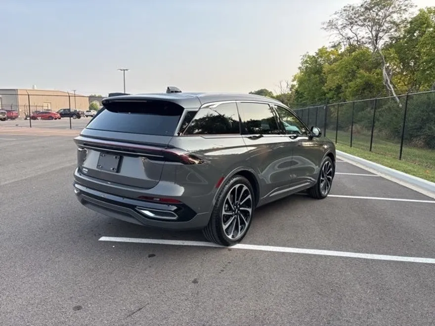 2024 Lincoln Nautilus Black Label photo 2