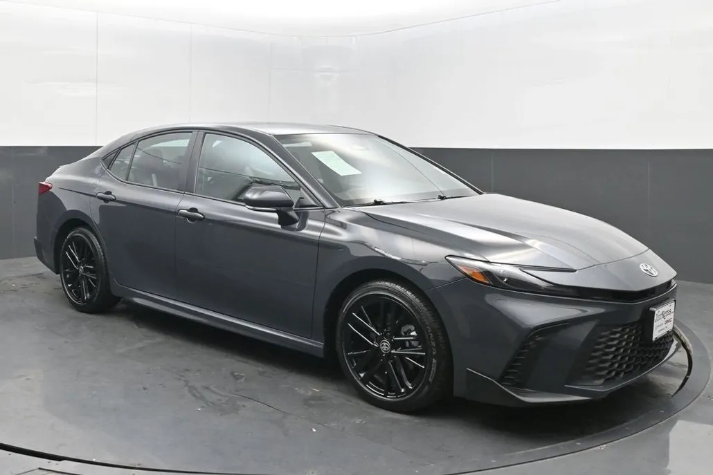 2025 Toyota Camry LE photo 1