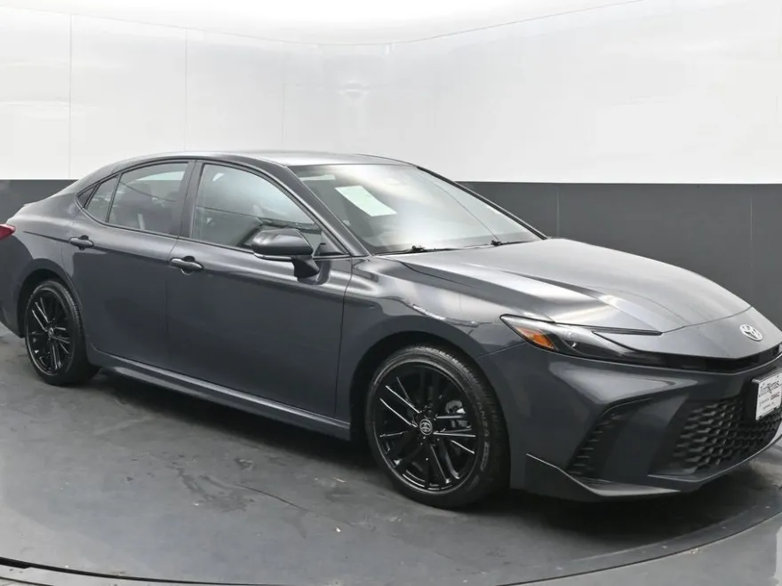 2025 Toyota Camry LE photo 1