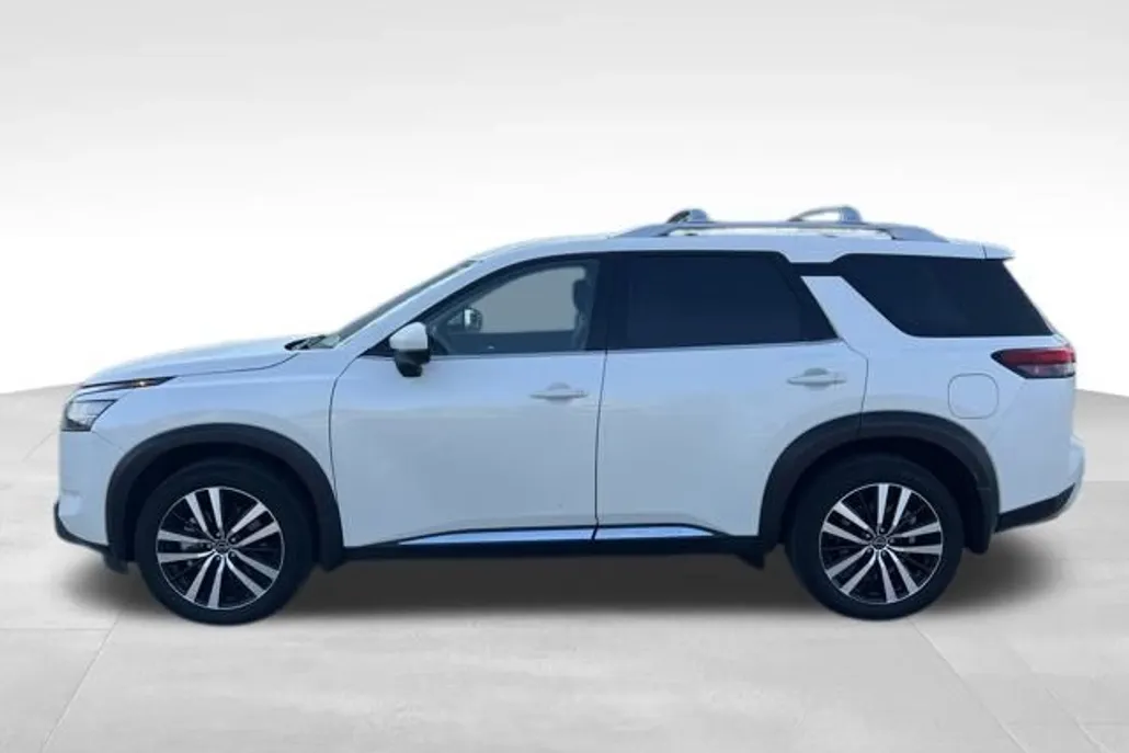 2024 Nissan Pathfinder Platinum photo 1