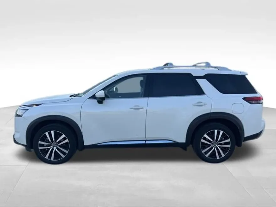 2024 Nissan Pathfinder Platinum photo 1