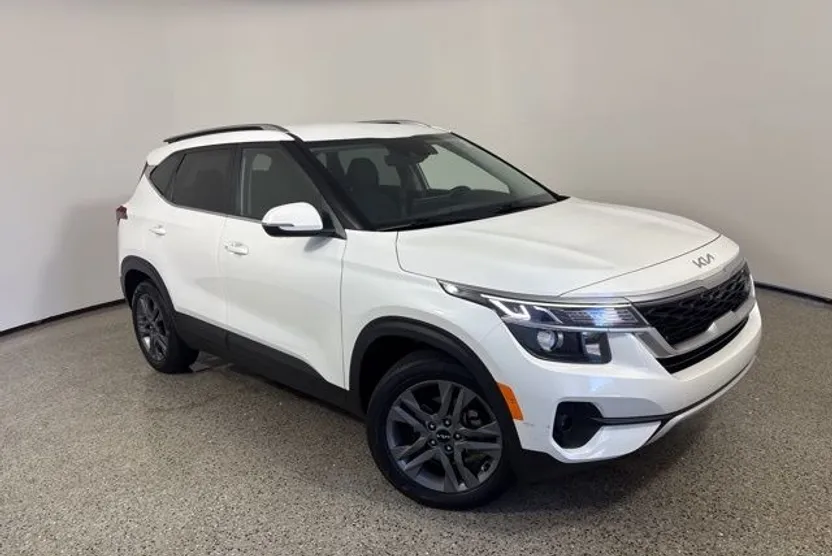 2023 Kia Seltos S photo 1