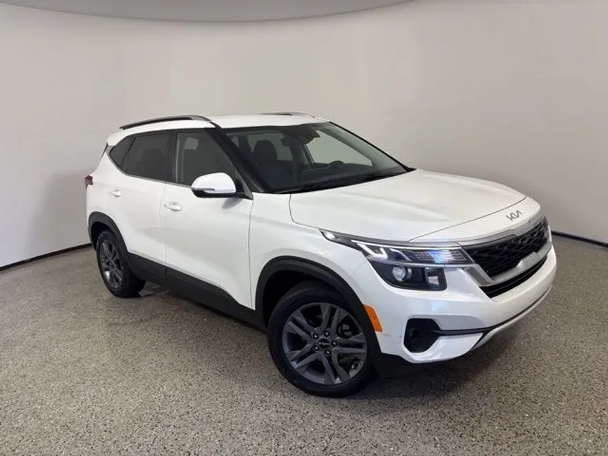 2023 Kia Seltos S photo 1