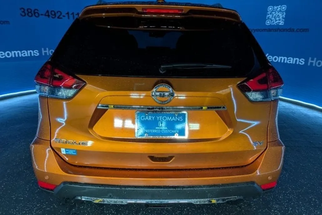 2019 Nissan Rogue SV photo 1
