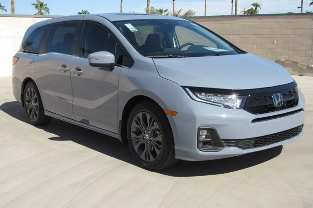 2026 Honda Odyssey Touring photo 1