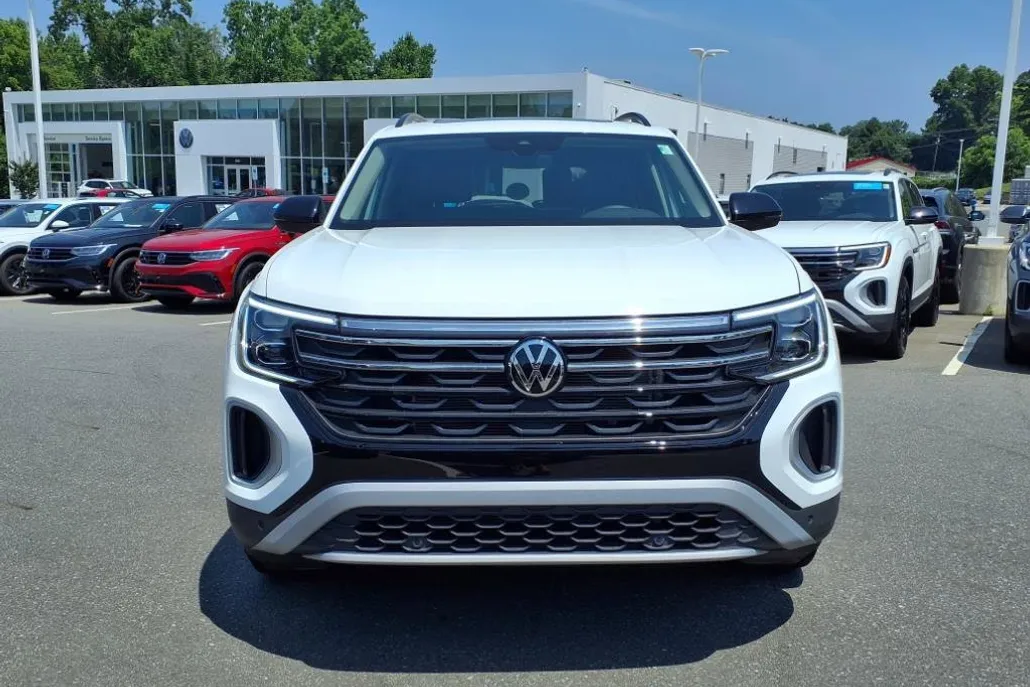 2025 Volkswagen Atlas Peak Edition SE photo 1