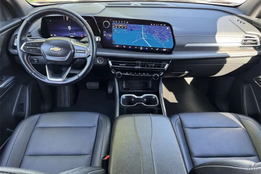 2025 Chevrolet Traverse photo 1