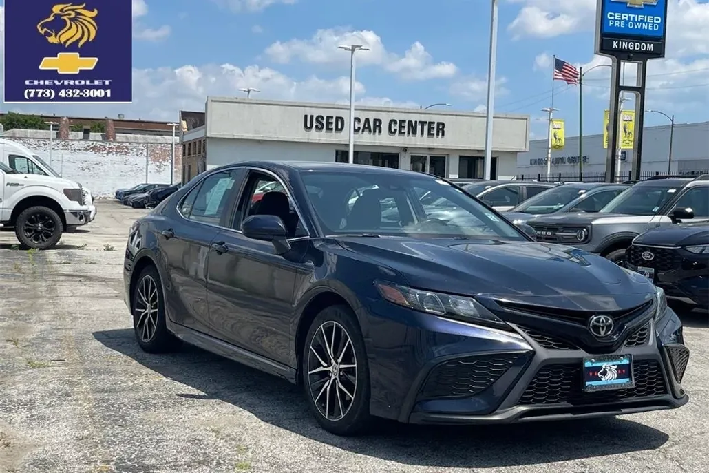 2021 Toyota Camry SE photo 1