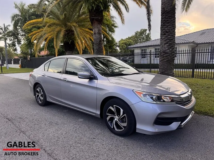2017 Honda Accord LX photo 1