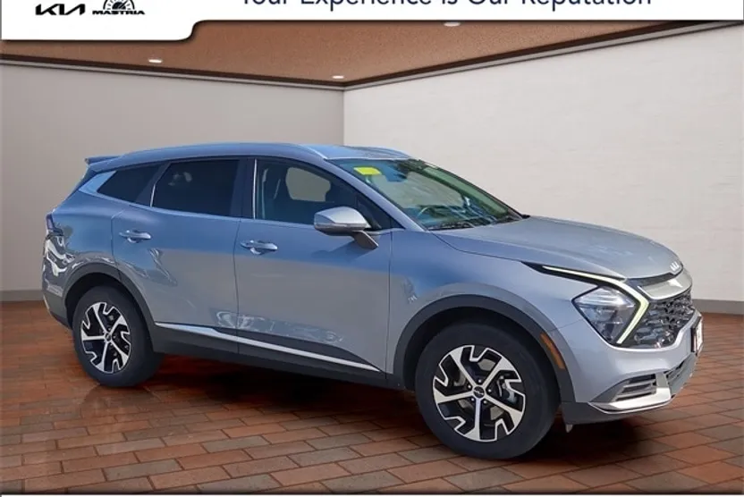 2023 Kia Sportage EX photo 1