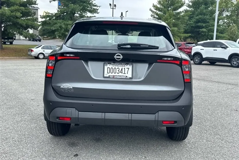 2025 Nissan Kicks S photo 1