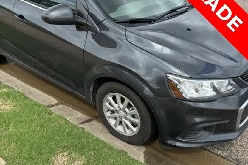 2018 Chevrolet Sonic LT photo 1