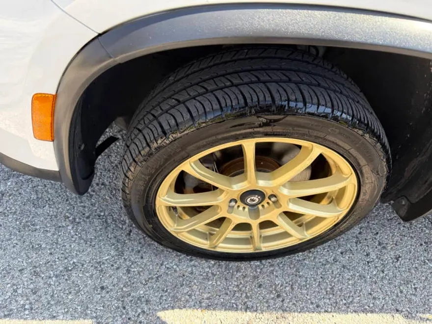 2012 Volkswagen Tiguan SE photo 1
