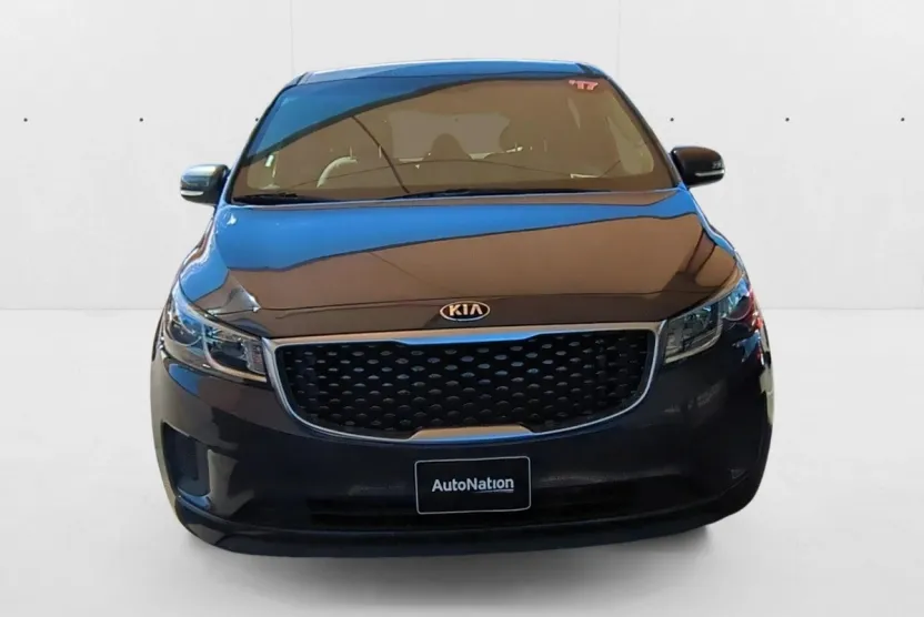 2017 Kia Sedona LX photo 1