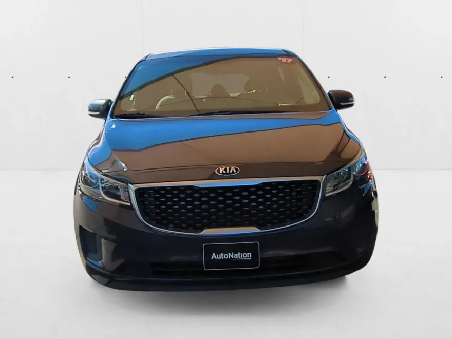 2017 Kia Sedona LX photo 1