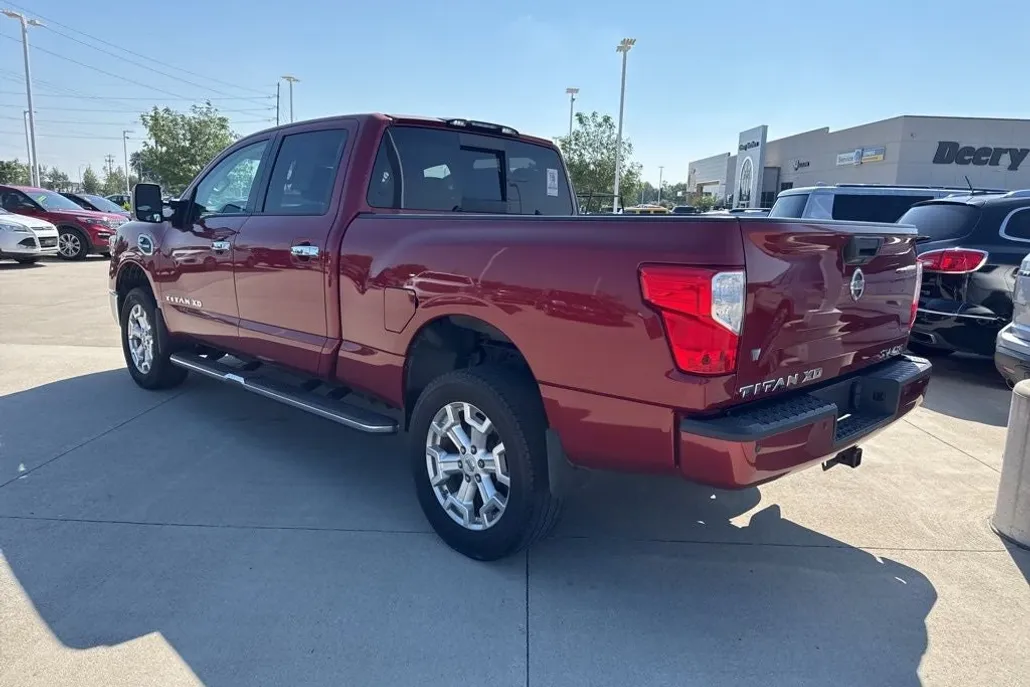 2018 Nissan Titan SV photo 1