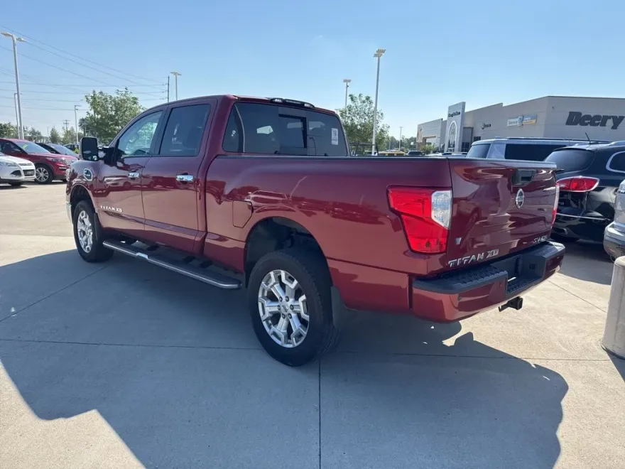 2018 Nissan Titan SV photo 1