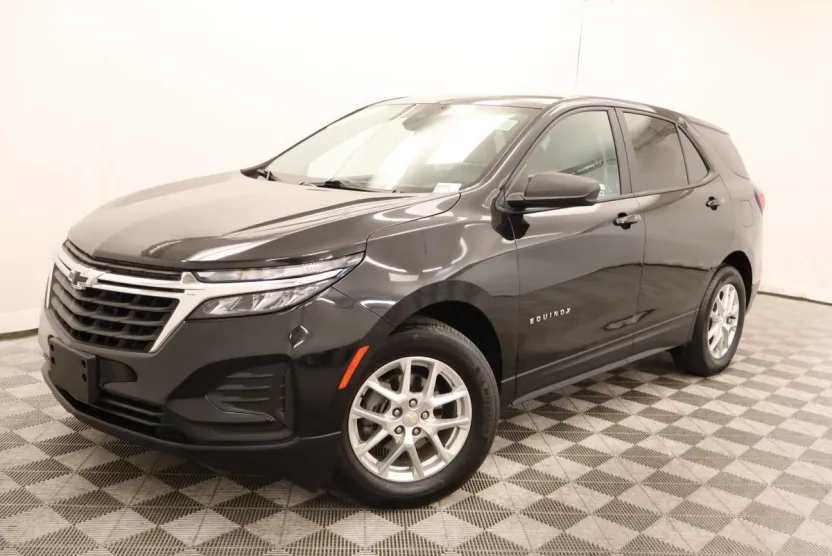 2022 Chevrolet Equinox LS photo 1
