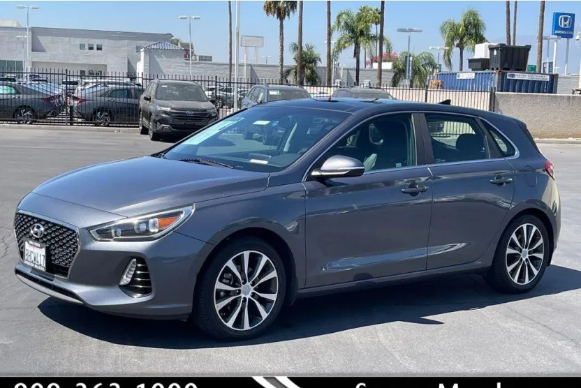 2018 Hyundai Elantra GT Base photo 1