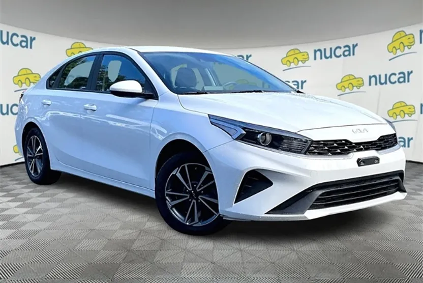 2023 Kia Forte LXS photo 1
