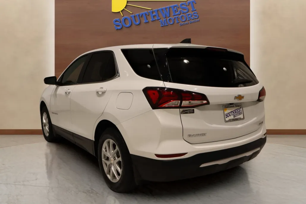 2023 Chevrolet Equinox LT photo 1