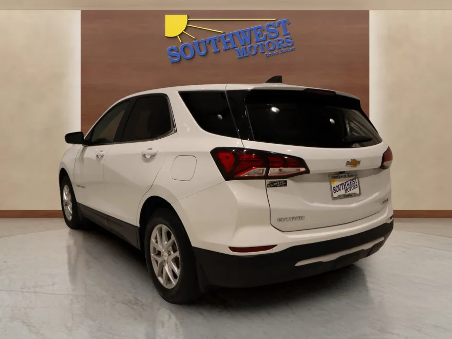 2023 Chevrolet Equinox LT photo 1