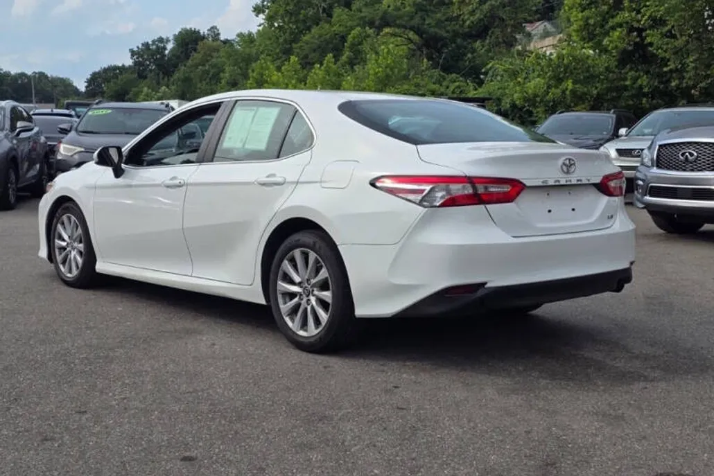 2018 Toyota Camry L photo 1