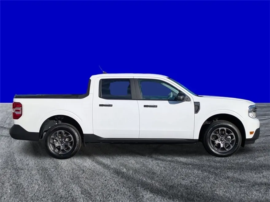 2023 Ford Maverick XLT photo 1