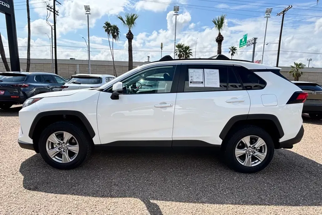 2025 Toyota RAV4 XLE photo 1