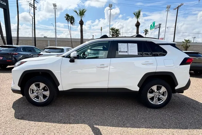 2025 Toyota RAV4 XLE photo 1