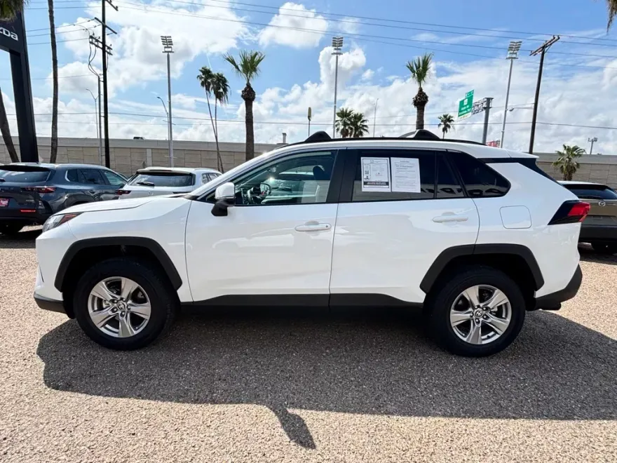 2025 Toyota RAV4 XLE photo 1