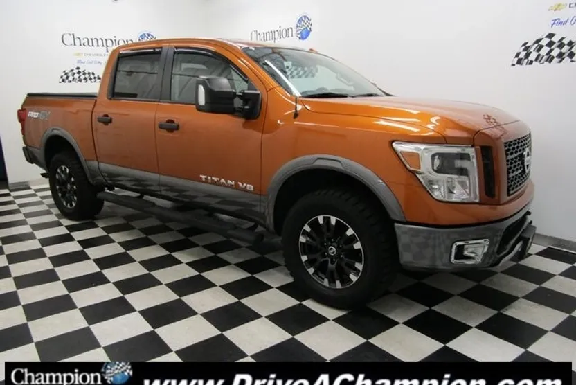2019 Nissan Titan PRO-4X photo 1
