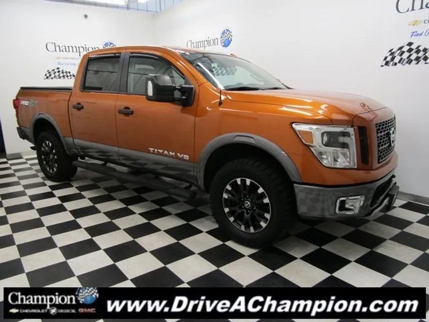 2019 Nissan Titan PRO-4X photo 1