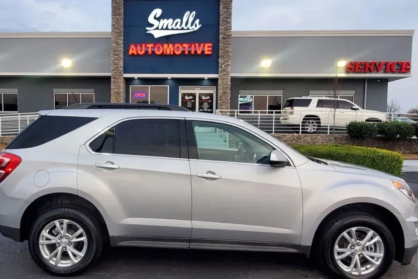 2017 Chevrolet Equinox LT photo 1