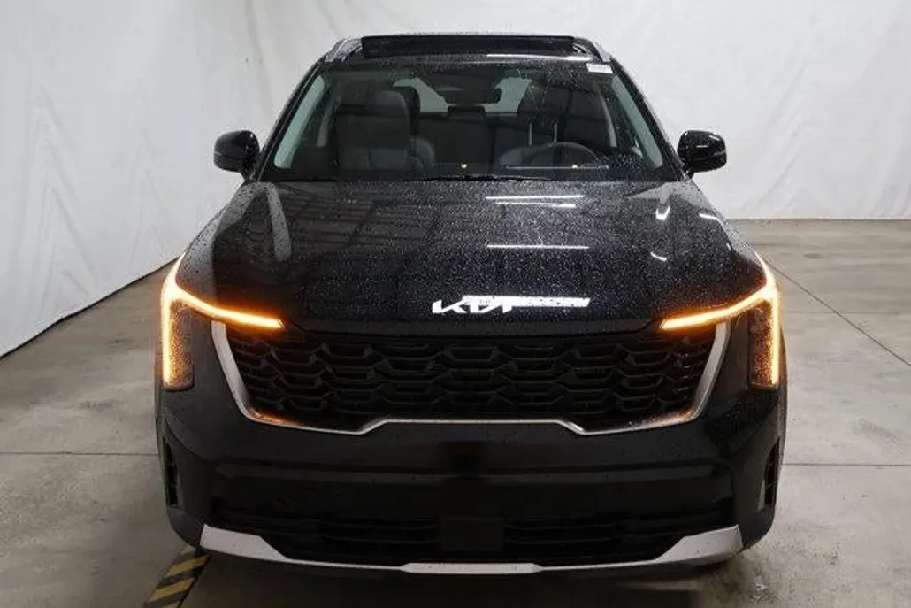 2025 Kia Sorento S photo 1