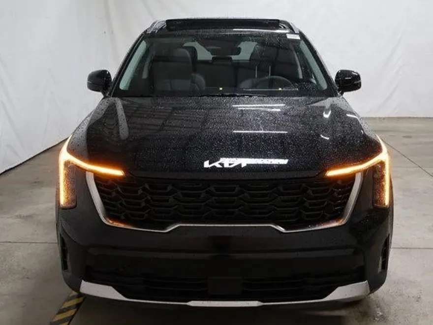 2025 Kia Sorento S photo 1