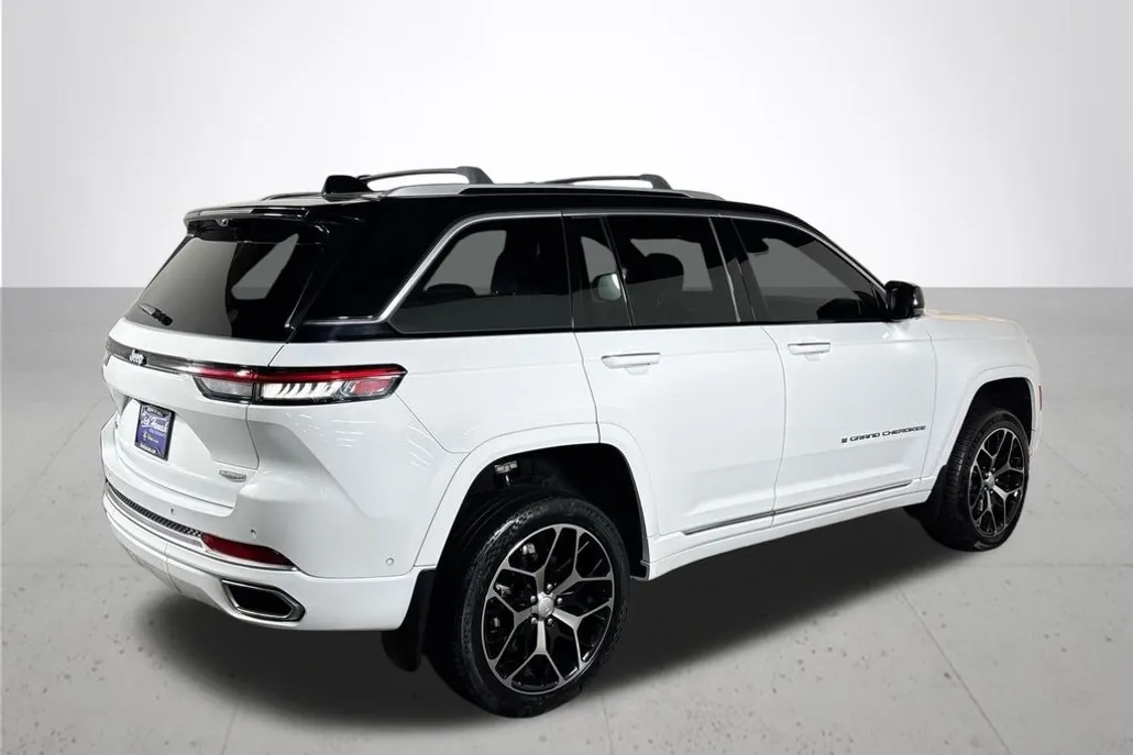 2022 Jeep Grand Cherokee Summit photo 1