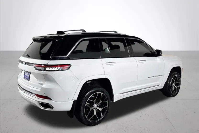 2022 Jeep Grand Cherokee Summit photo 1