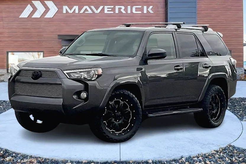 2016 Toyota 4Runner SR5 photo 1